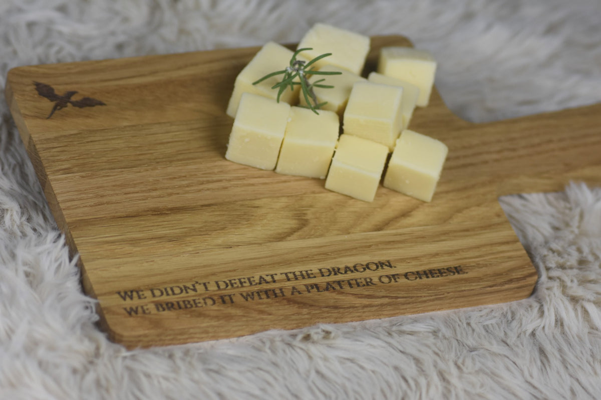 Eiken borrel-/kaasplank 25×13 cm – D&D quotes (gravure)