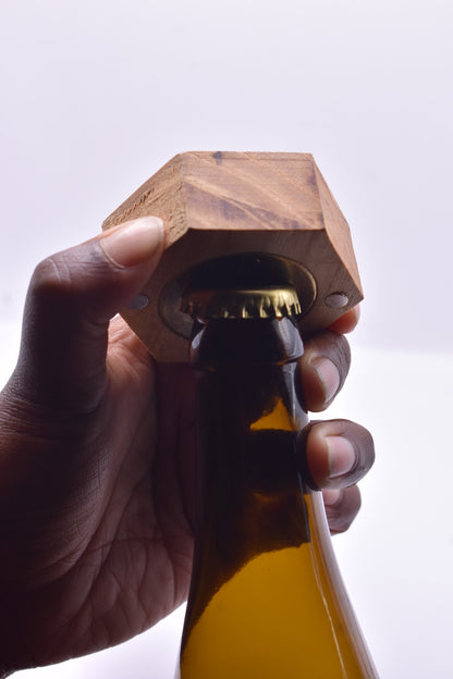 Hexa D20 — Flesopener in massief iep (olm)