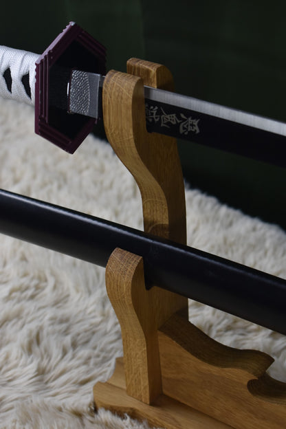 Eiken katanahouder (2-laag) – Medaillon 'Draak & pagode'