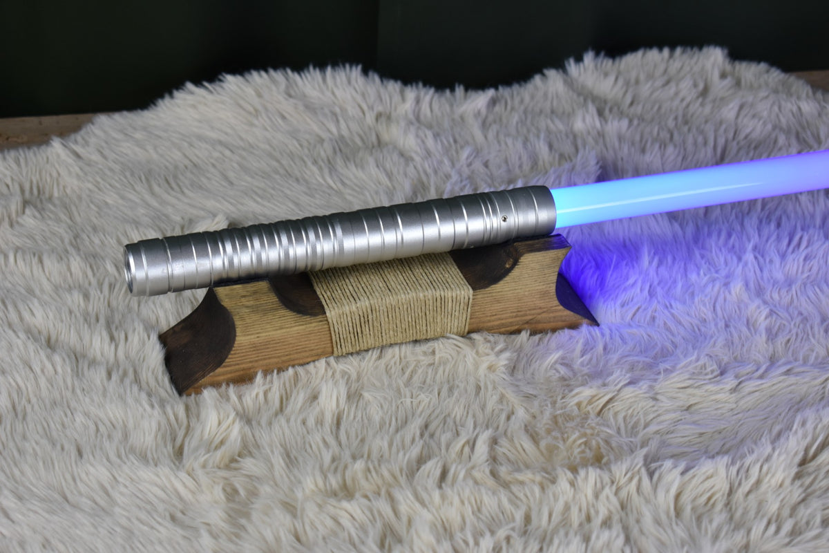 Lightsaber display in eik met henneptouw