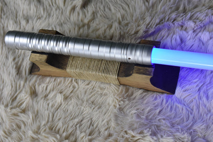 Houten lightsaber display – handgemaakt
