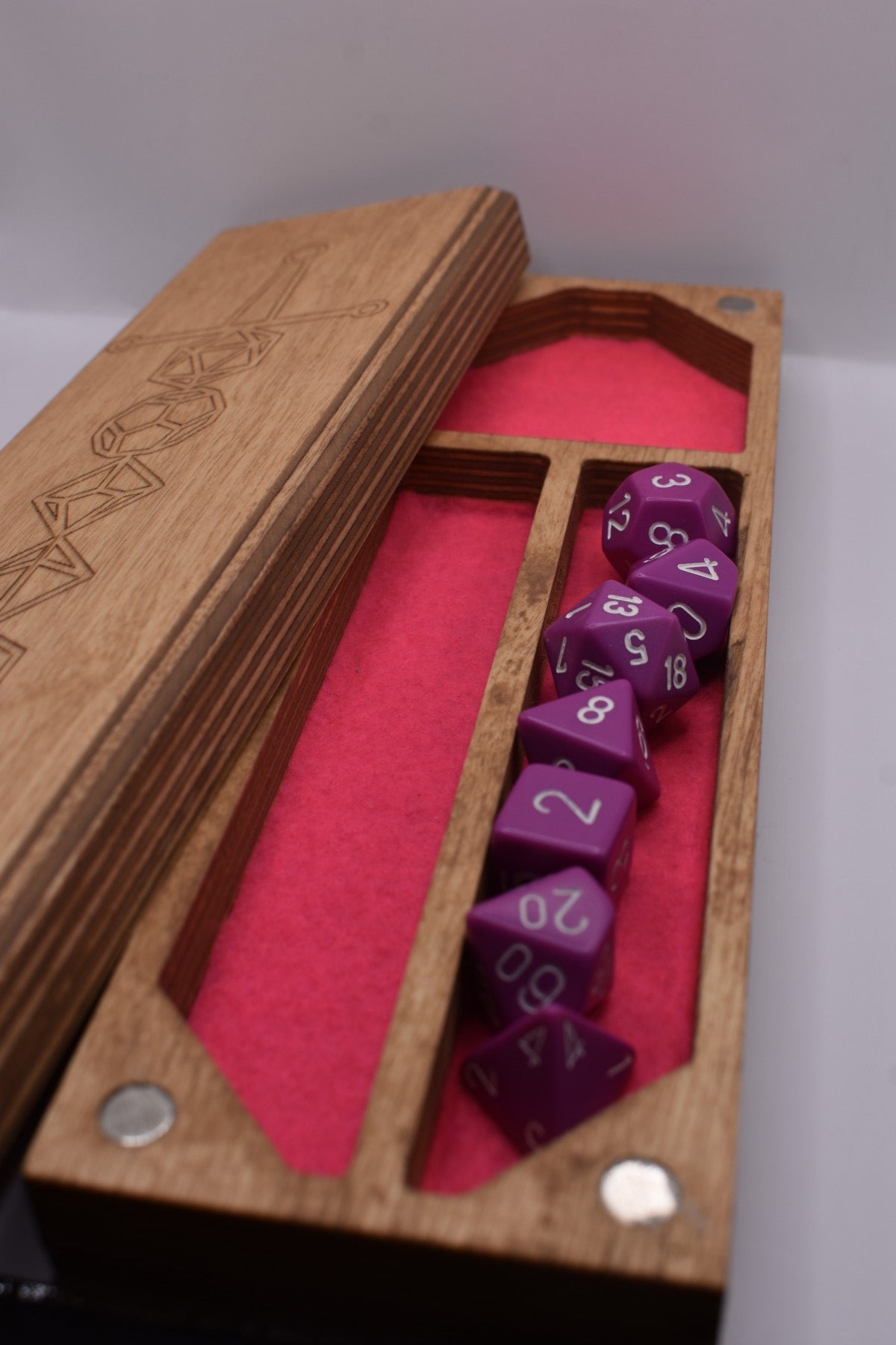 set=3 | finish=olm| felt=neon fuchsia| angle=front2