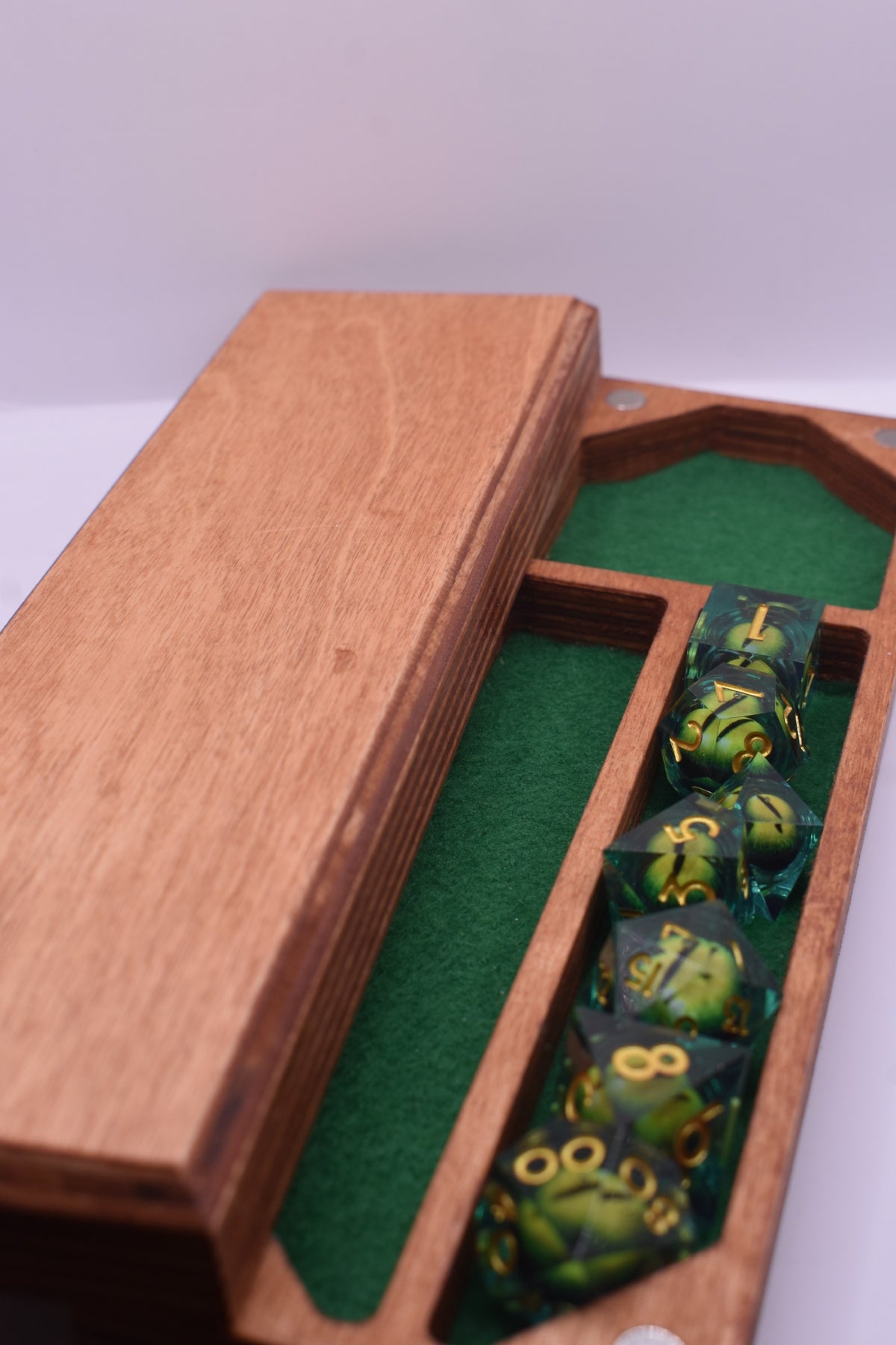 set=3 | finish=teak | felt=ranger-groen | angle=front