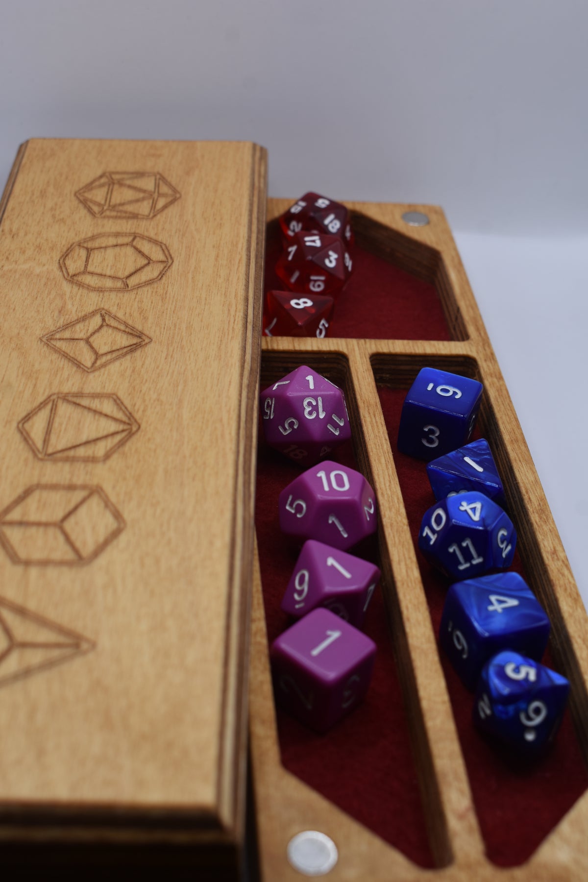 set=3 | finish=eik | felt=vuurrood | angle=front